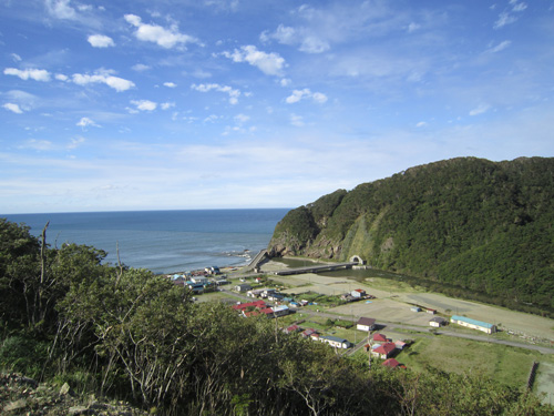 オリビン旧採石場からの幌満.jpg