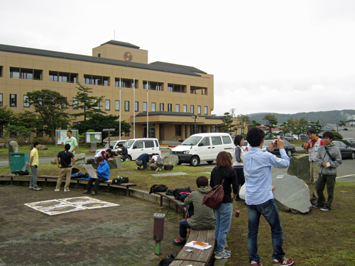 東北大（土屋）巡検・広場1.jpg