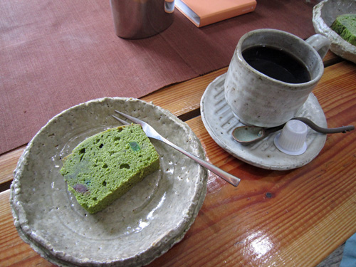 かんらん岩ケーキ＆コーヒー.jpg